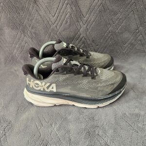Hoka Clifton 9 Runnimg Shoes Youth Sz 4MD Athletic Sneakers Trainers Black.